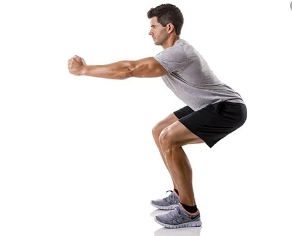 Squats là bài tập tăng cường sức mạnh đôi chân