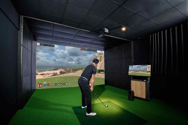 Hệ thống mô phỏng sân golf (Golf Simulators)