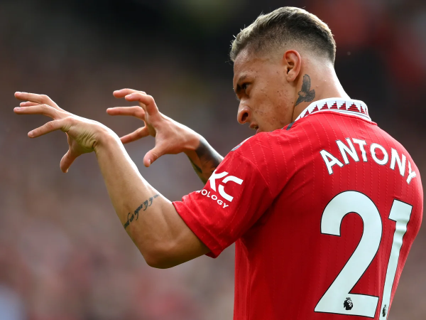 Anthony tiền đạo cánh phải của Manchester United