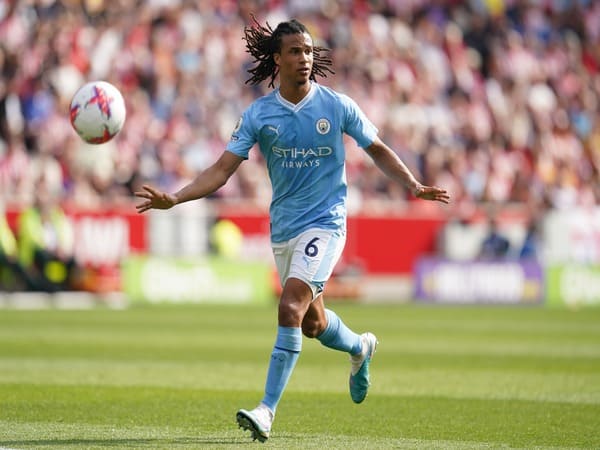 Hậu vệ cánh trái được xem là nhân tố quan trọng của Man City - Nathan Ake