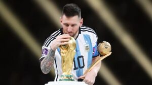 Messi là một ví dụ điển hình về cầu thủ thuận chân trái có thể tạo ra sự khác biệt ở cả cánh phải và trung tâm