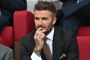 Beckham là một cầu thủ nổi bật với chân phải mạnh mẽ, đặc biệt trong các pha tạt bóng