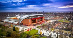 Anfield là sân nhà của câu lạc bộ Liverpool, tọa lạc tại Liverpool, Anh