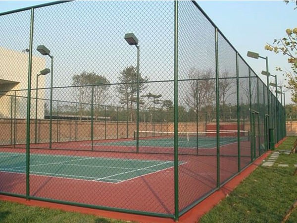 Kích thước hàng rào quanh sân tennis