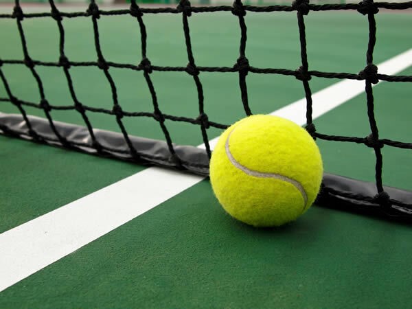 Sân tennis mặt nền cứng