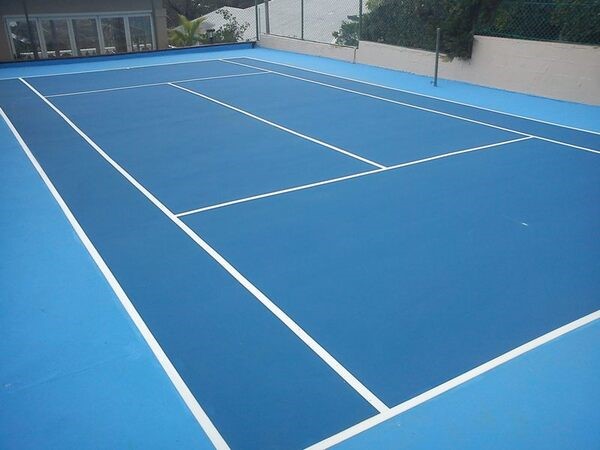 Độ dốc của sân tennis