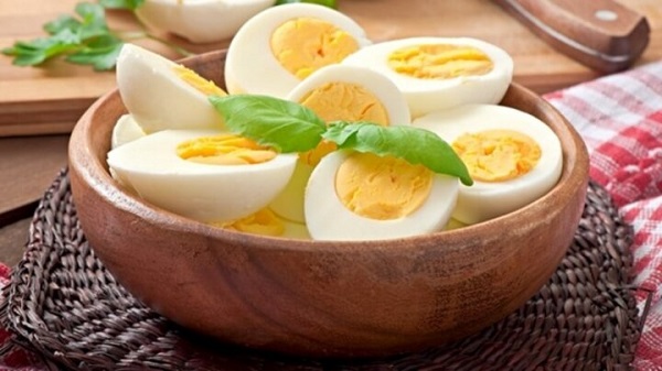 Trứng gà còn chứa nhiều vitamin và khoáng chất
