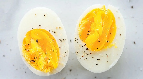 Lòng đỏ trứng gà là một nguồn cung cấp vitamin và khoáng chất