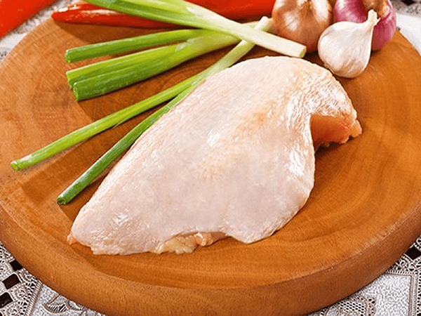 500g ức gà sẽ chứa khoảng 150-155g protein