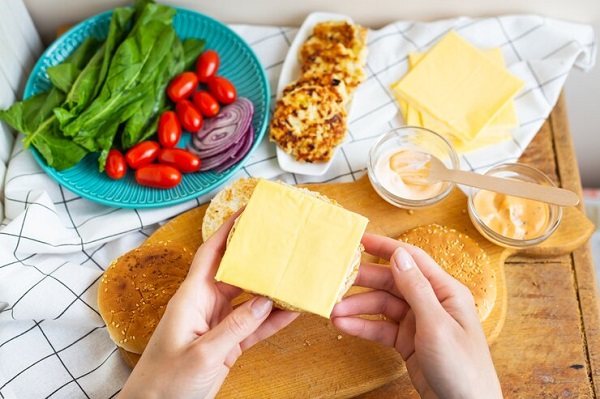 Chọn lựa phô mai ít béo trong chế độ ăn kiêng