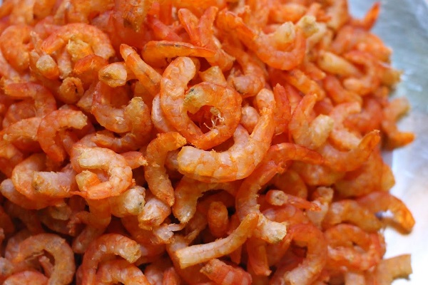 Tôm khô tự nhiên